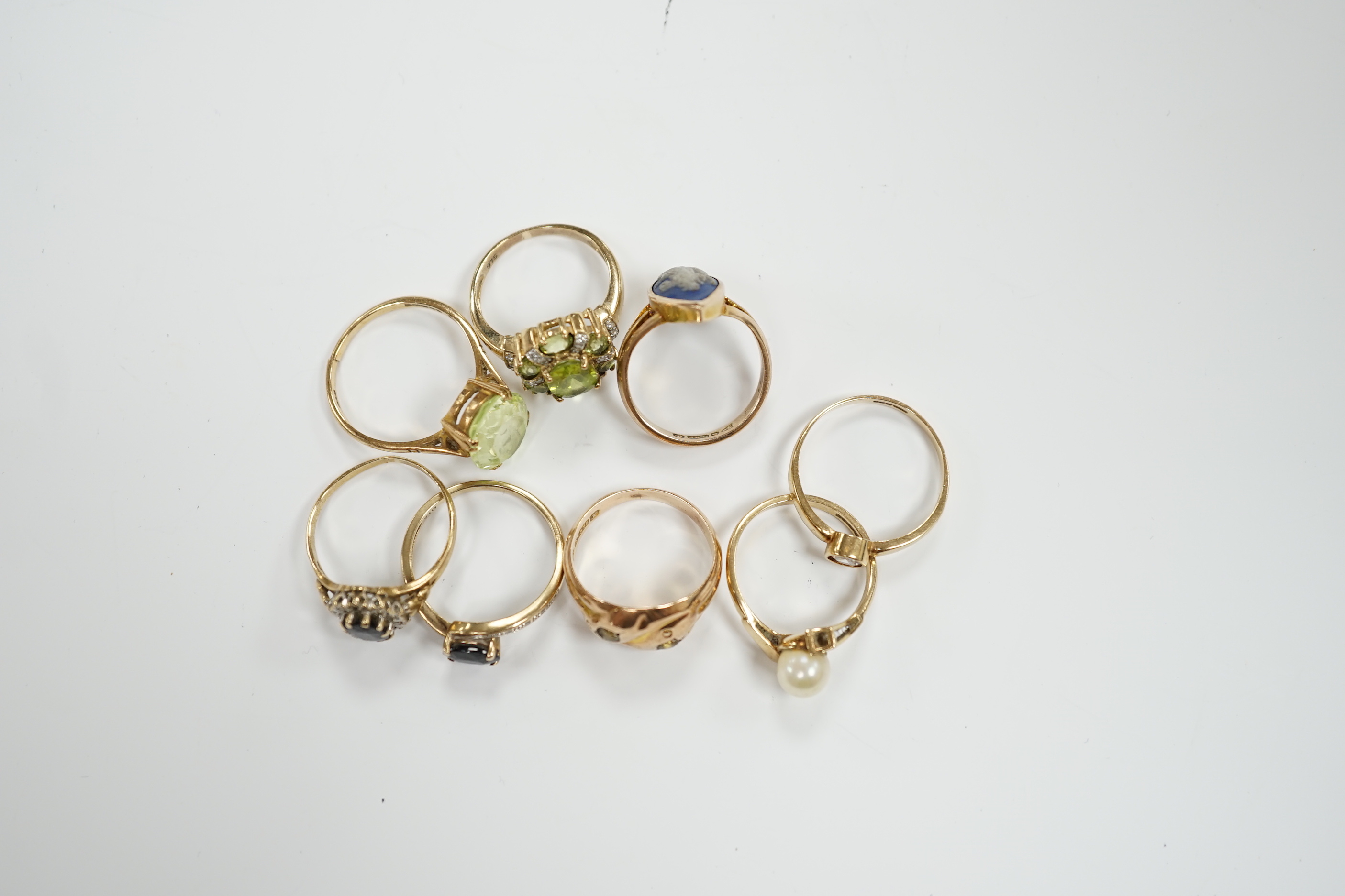 Eight assorted modern 9ct and gem set dress rings, including Wedgwood plaque set, gross weight 19.9 grams.